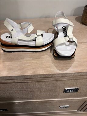 GIOSEPPO White Platform Sport Sandals with Black and Tan Accents